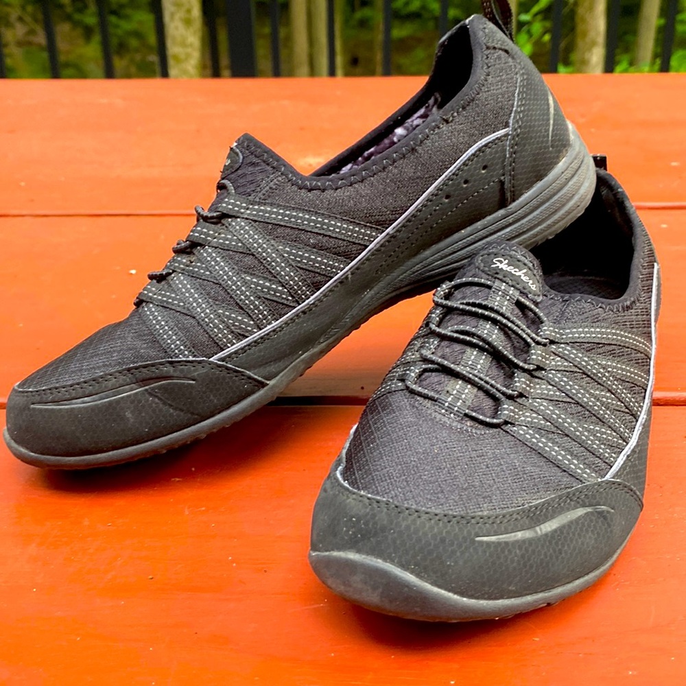 Skechers Womens Classic Fit Memory Foam